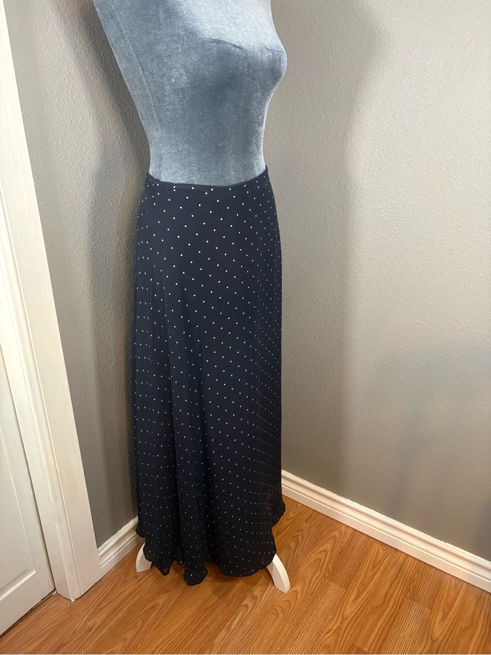 Ralph Lauren Polka Dot Maxi Skirt 100% Silk Size 6 Deep Navy White - Picture 5 of 11